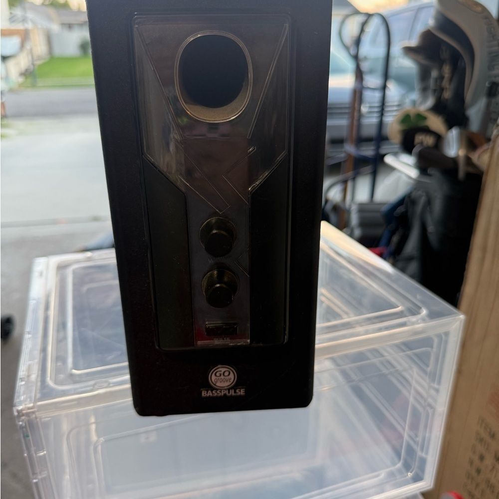 groove BassPULSE Black Speaker